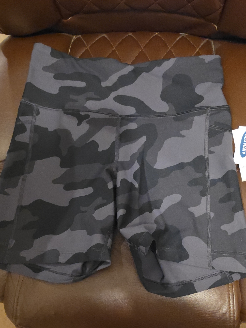 NWT Old Navy Women’s Gray Black Camo Bike Shorts 6"